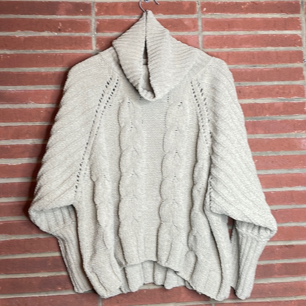 Moon and Madison soft cozy beige sweater - size medium